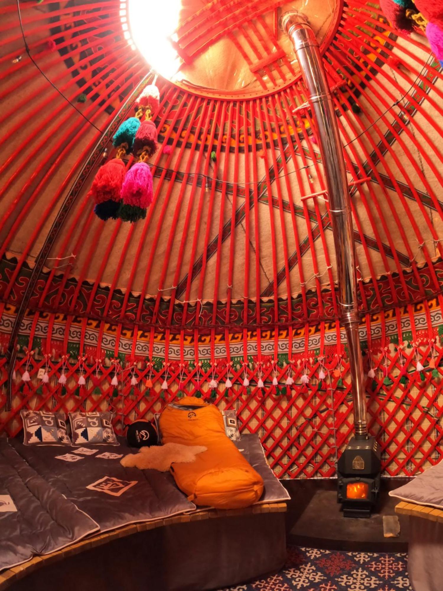 Mine Hostel Dzhergalan Jyrgalan 外观 照片