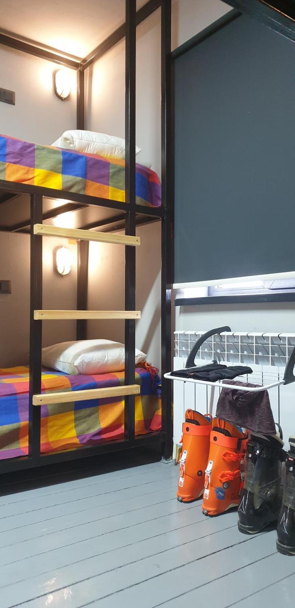 Mine Hostel Dzhergalan Jyrgalan 外观 照片