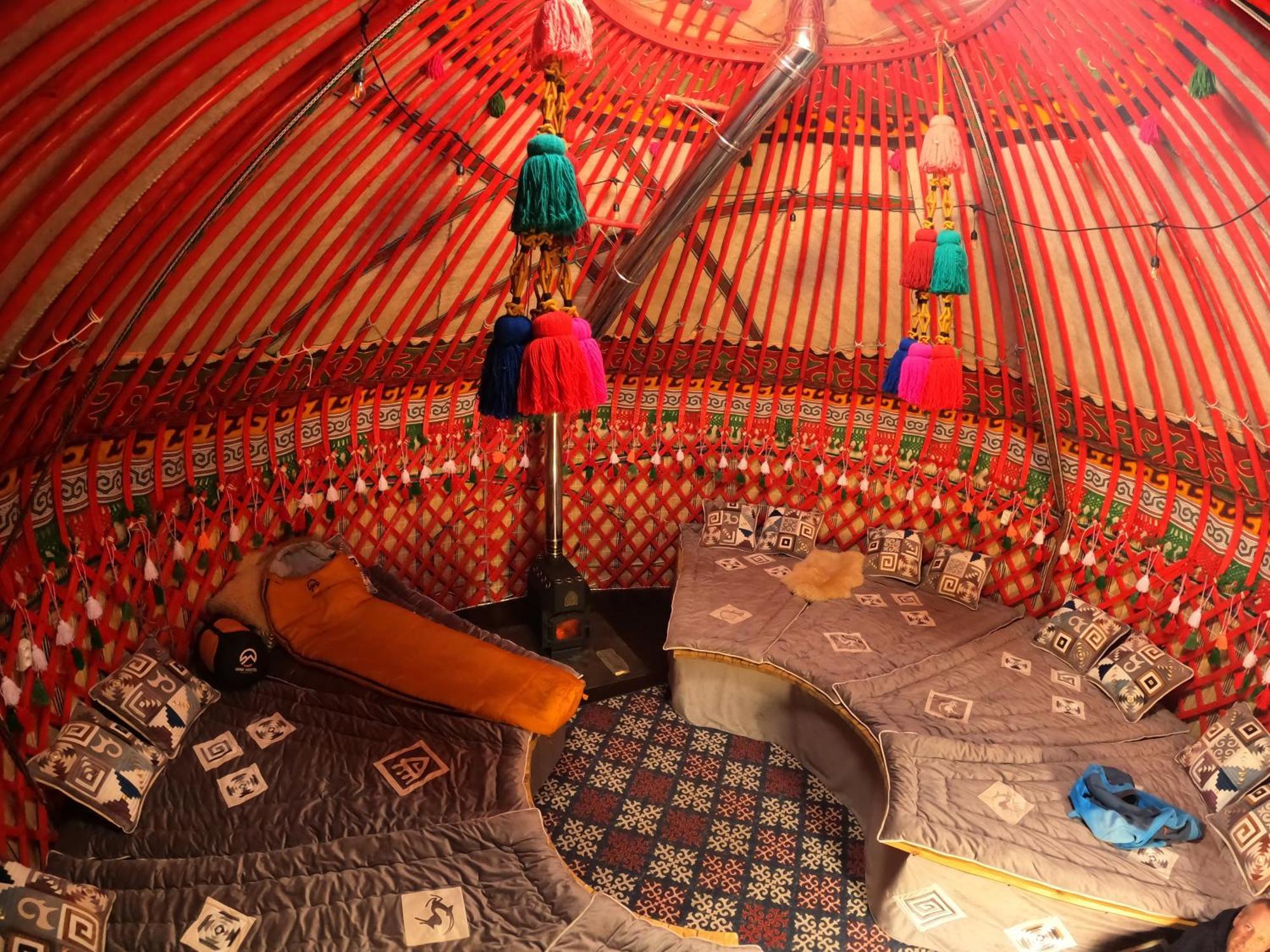 Mine Hostel Dzhergalan Jyrgalan 外观 照片