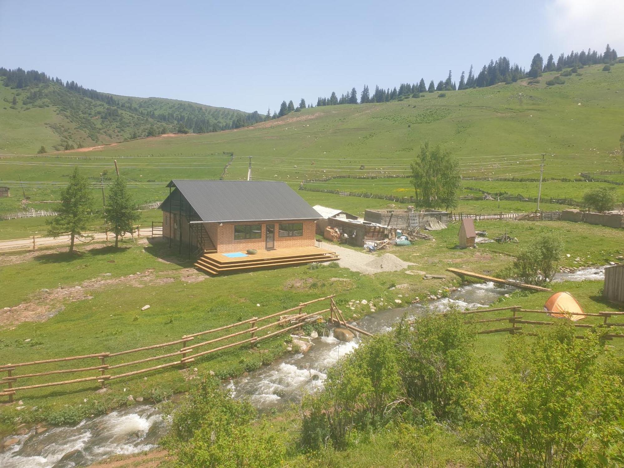 Mine Hostel Dzhergalan Jyrgalan 外观 照片