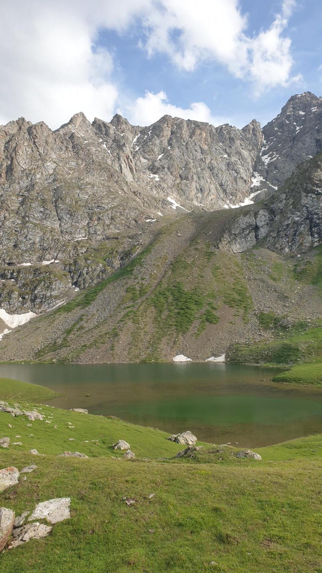 Mine Hostel Dzhergalan Jyrgalan 外观 照片