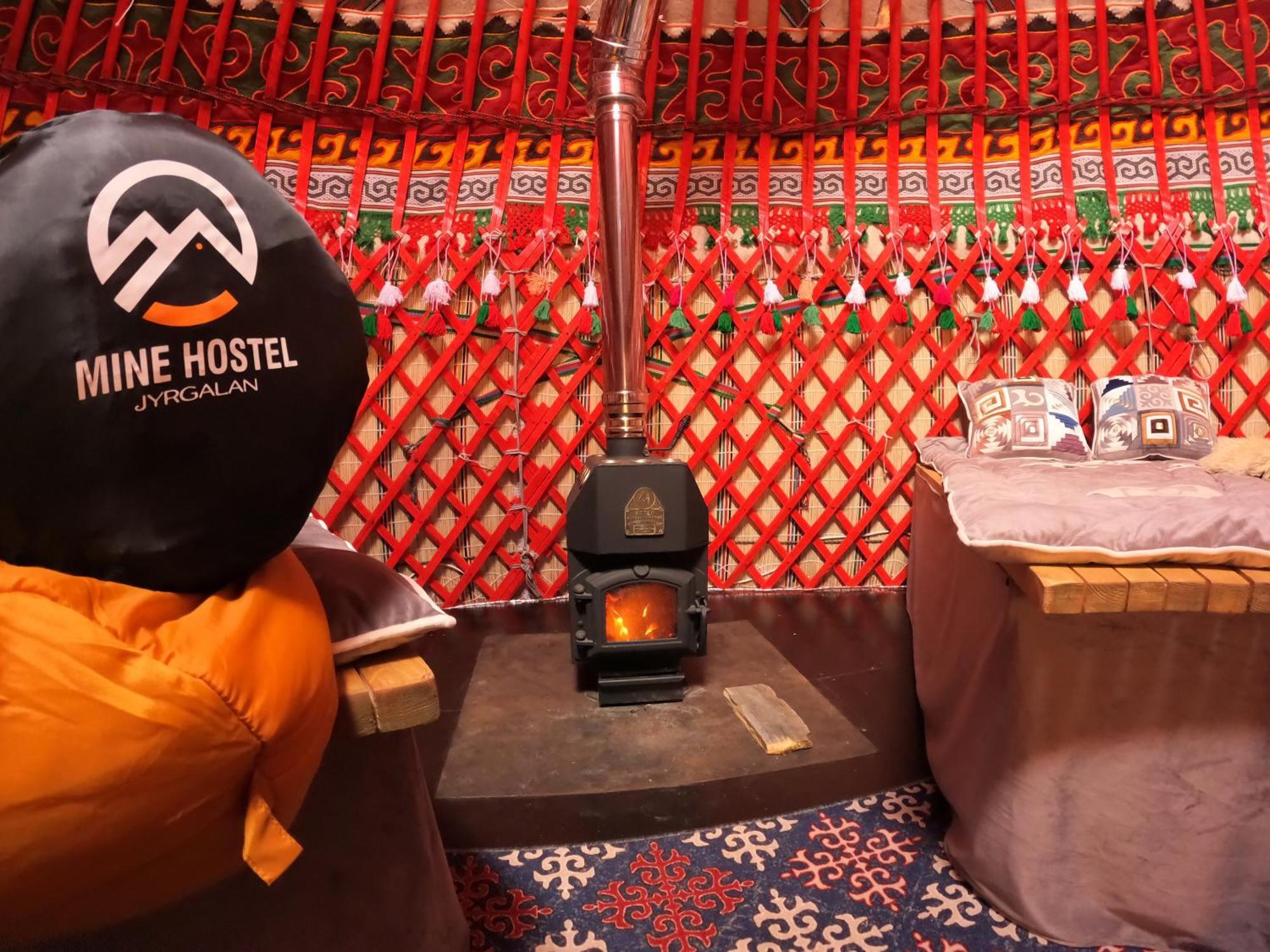 Mine Hostel Dzhergalan Jyrgalan 外观 照片