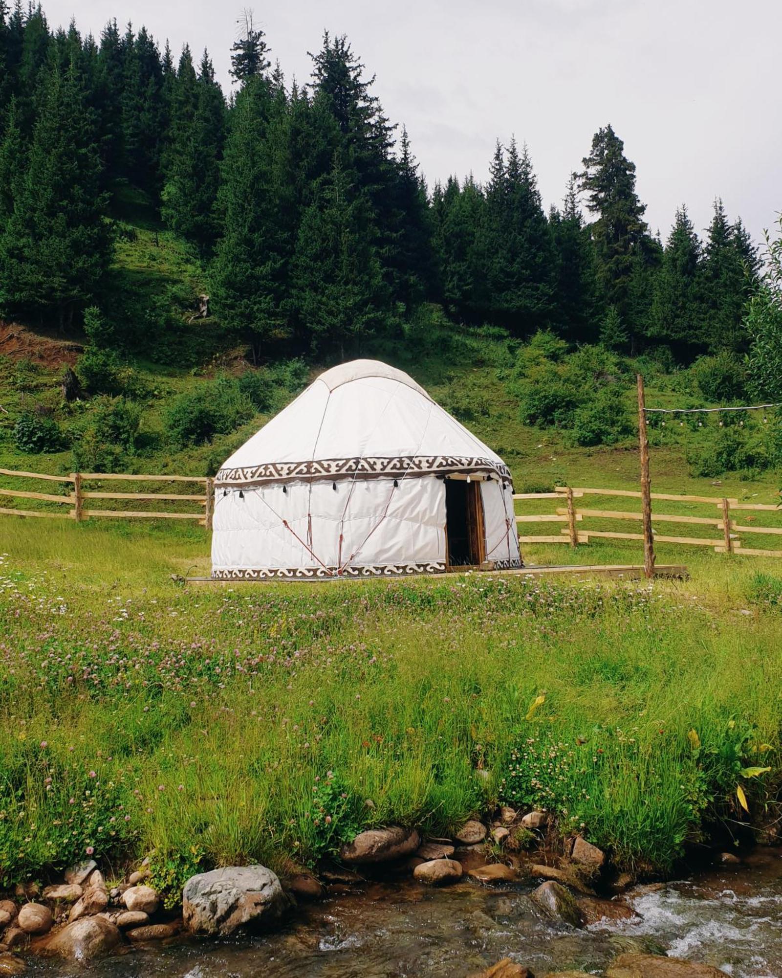 Mine Hostel Dzhergalan Jyrgalan 外观 照片