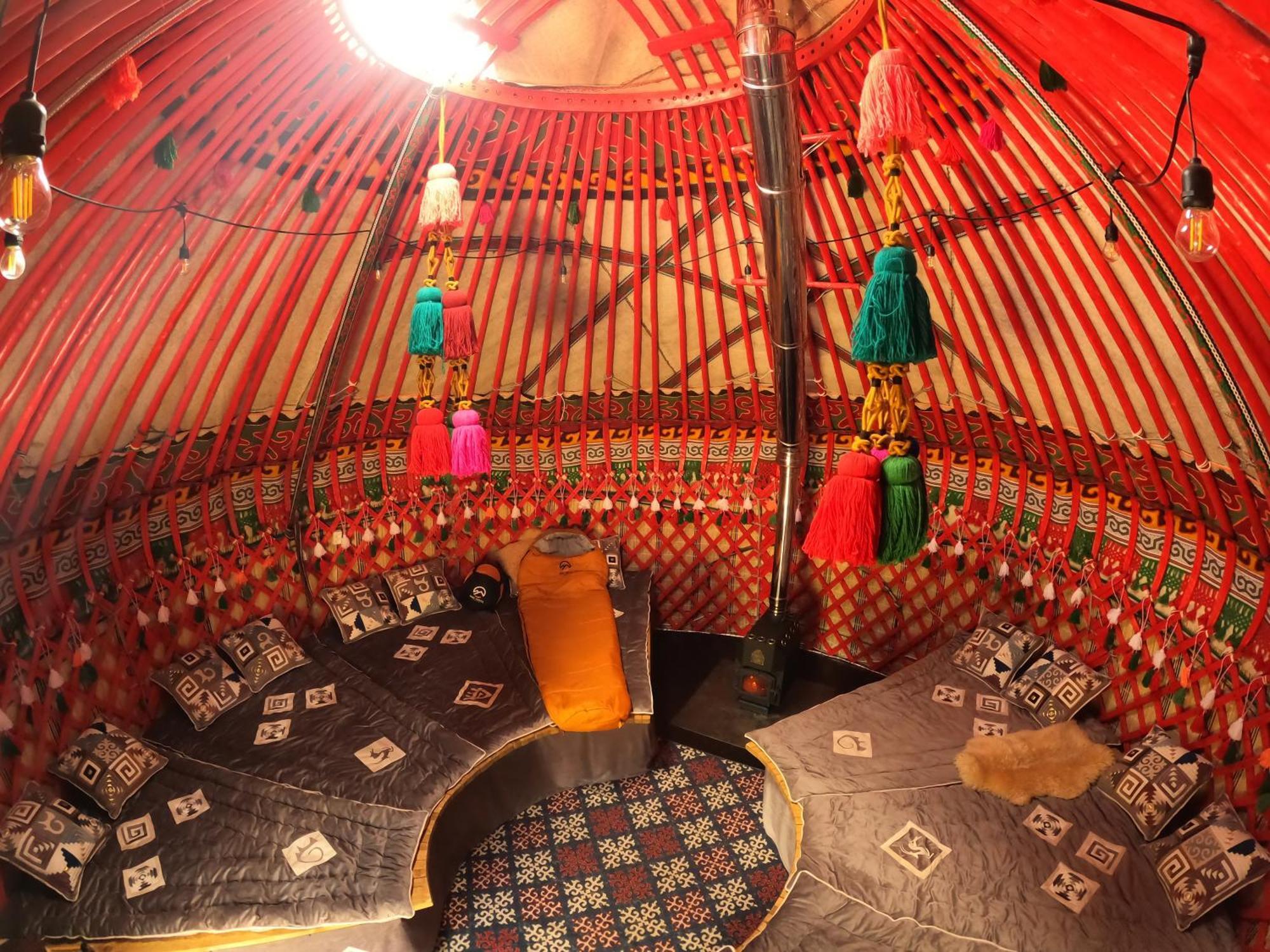 Mine Hostel Dzhergalan Jyrgalan 外观 照片