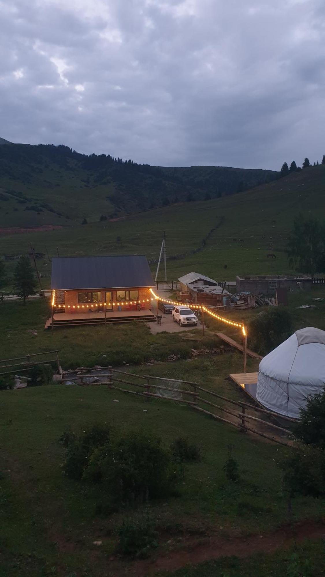 Mine Hostel Dzhergalan Jyrgalan 外观 照片