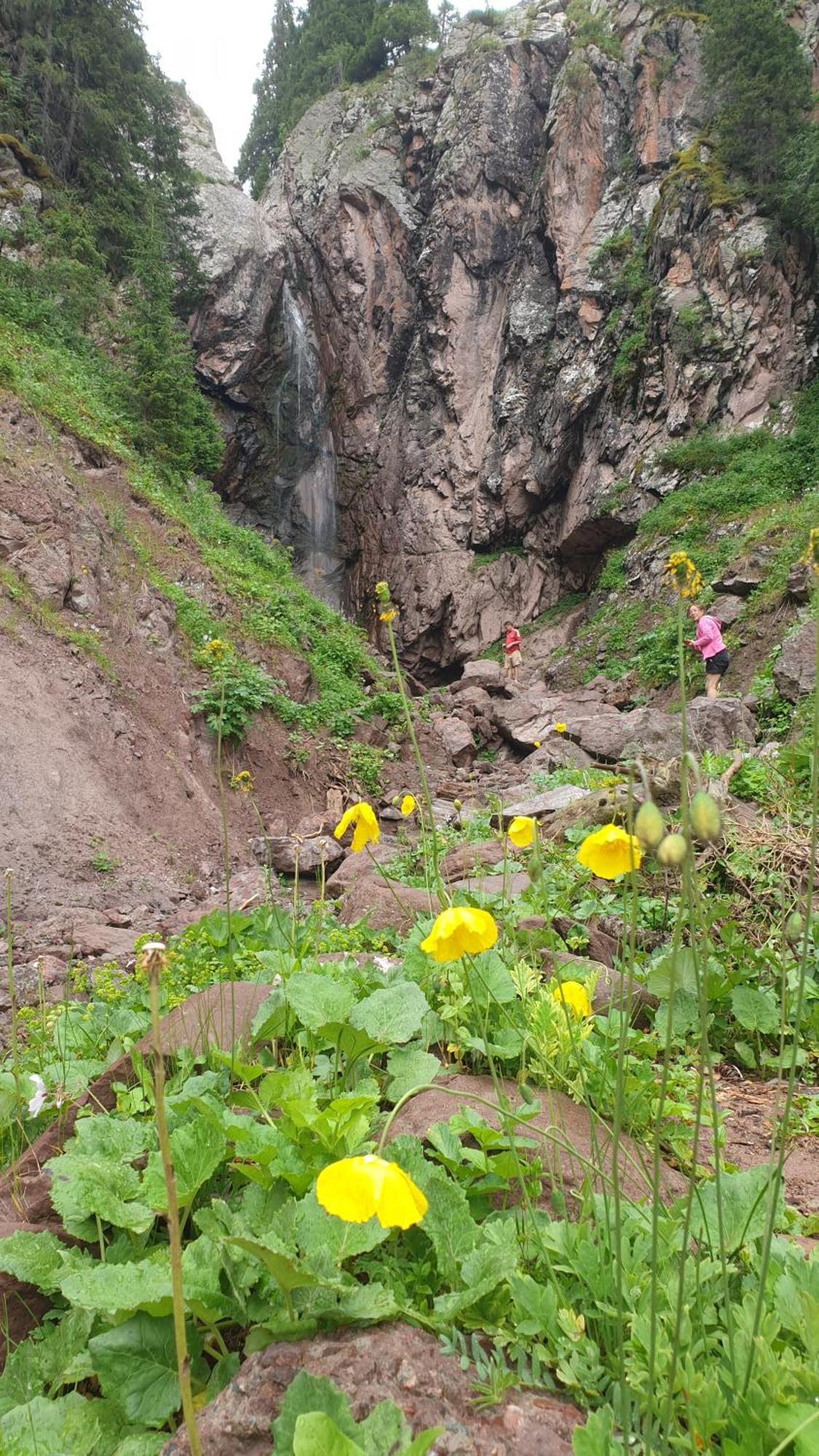Mine Hostel Dzhergalan Jyrgalan 外观 照片
