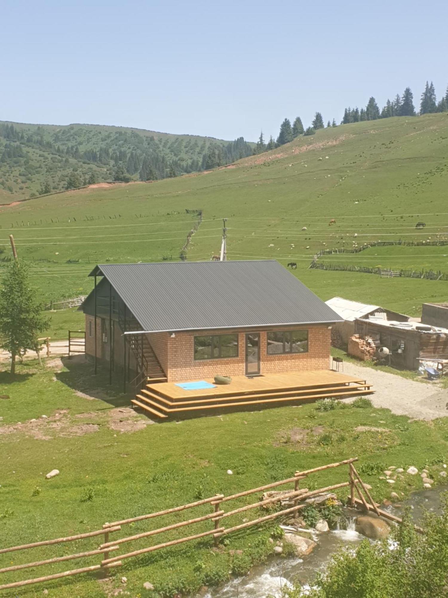 Mine Hostel Dzhergalan Jyrgalan 外观 照片