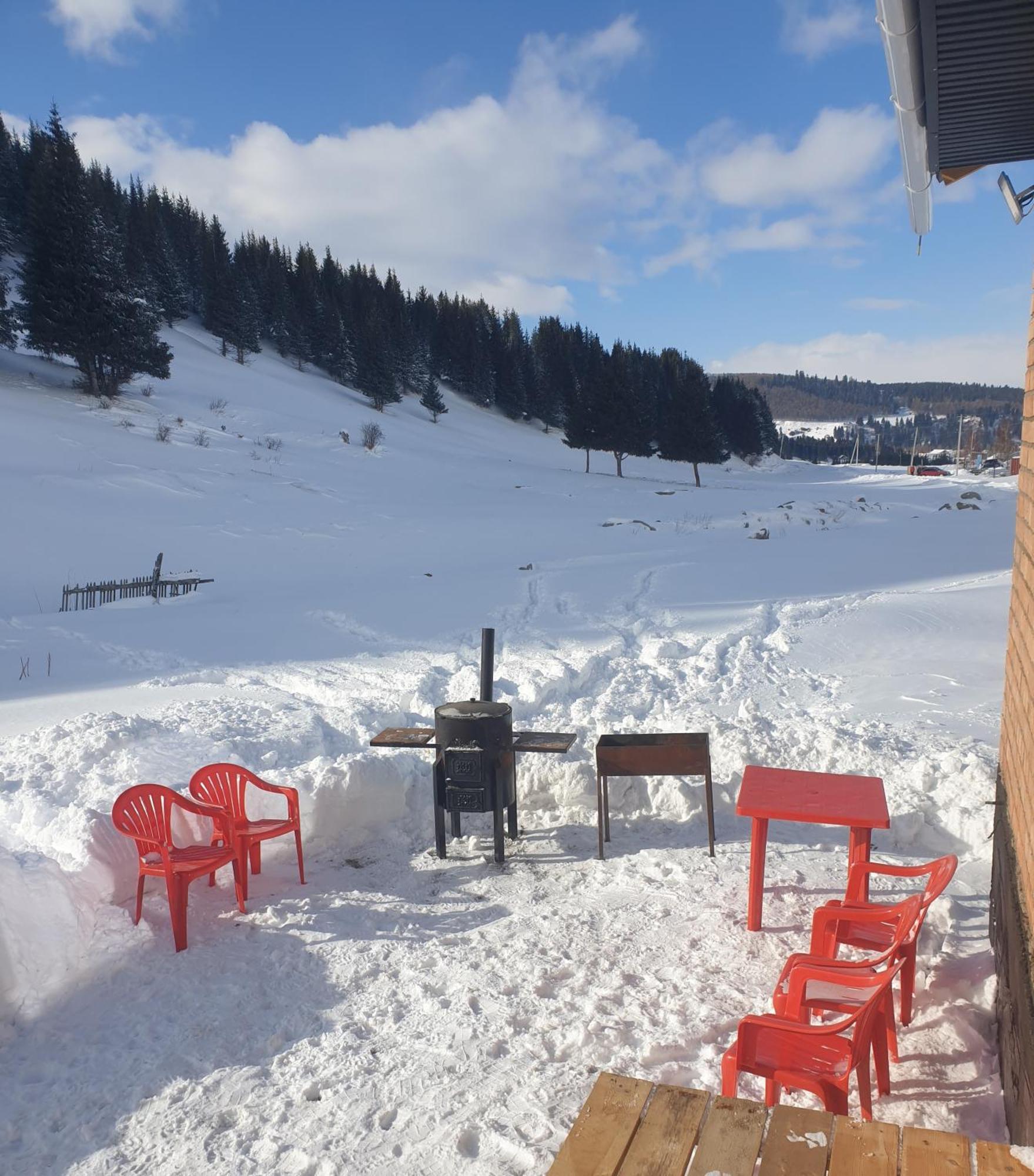 Mine Hostel Dzhergalan Jyrgalan 外观 照片