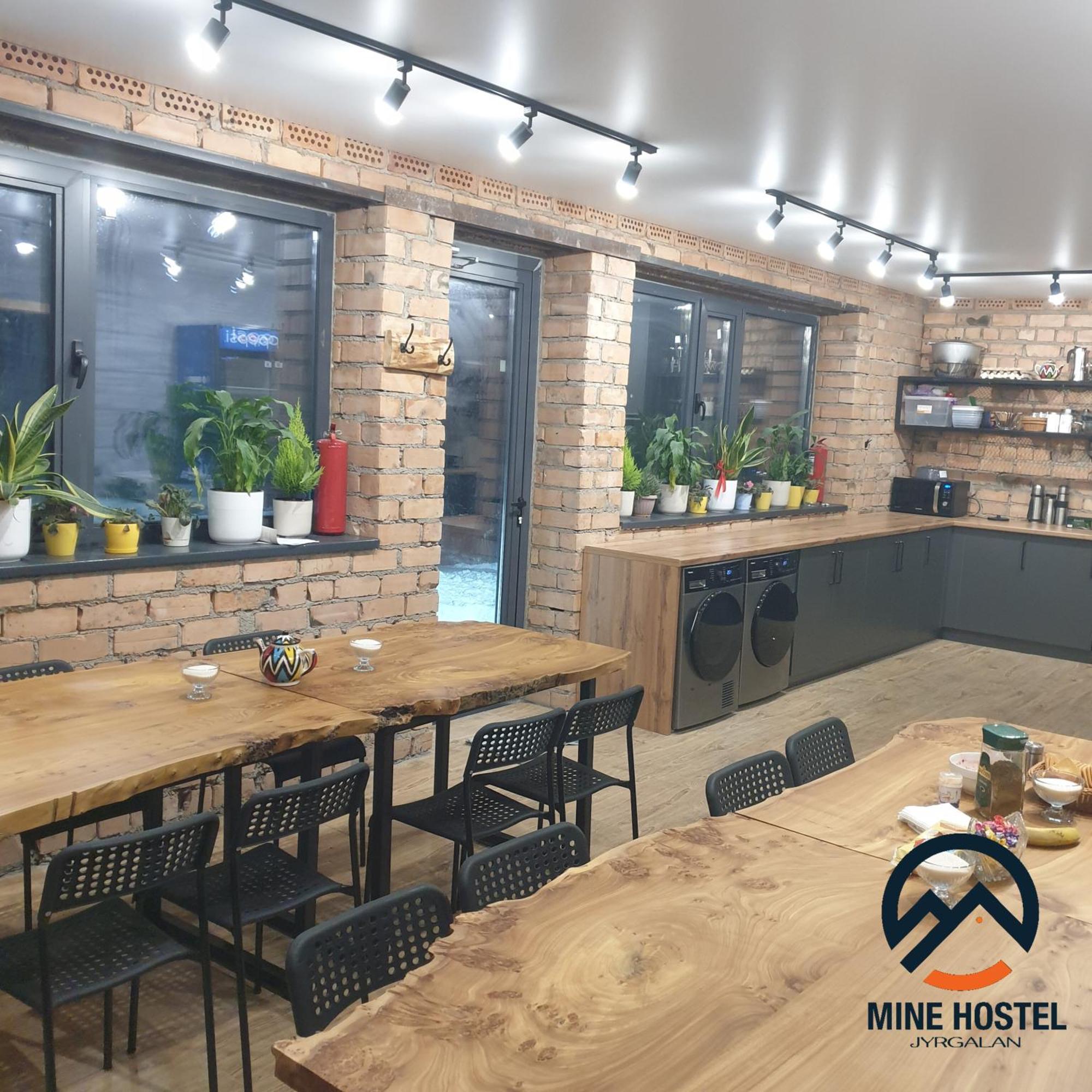 Mine Hostel Dzhergalan Jyrgalan 外观 照片